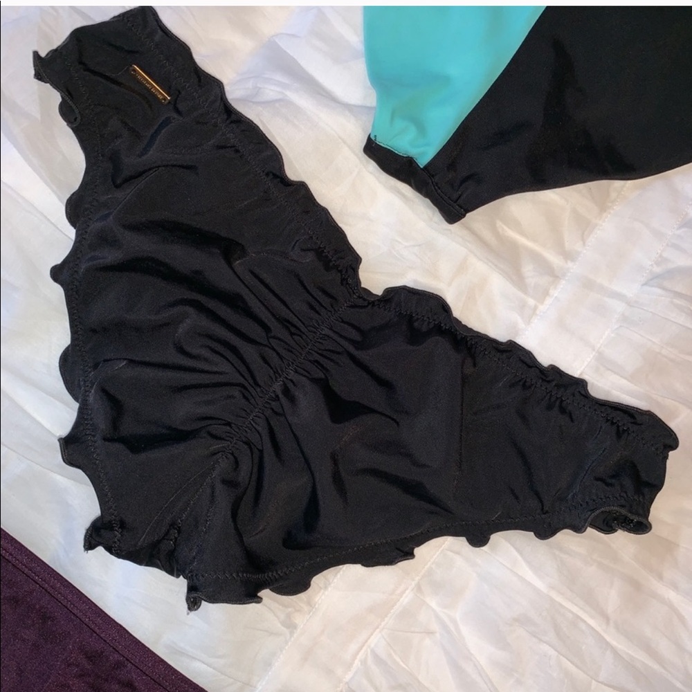VS Middle black pair-size small (very stretchy)